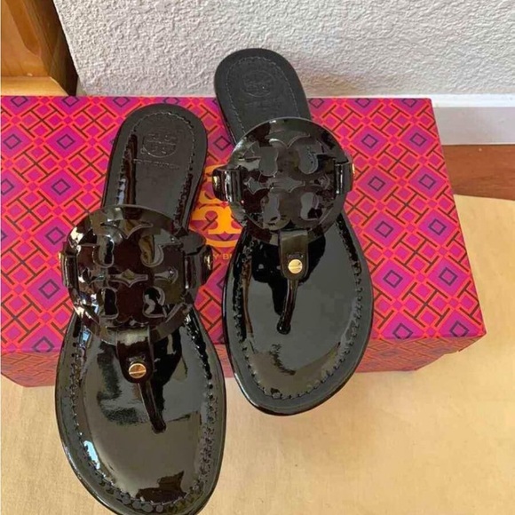 Tory Burch women’s miller patent sandal - Picture 2 of 2